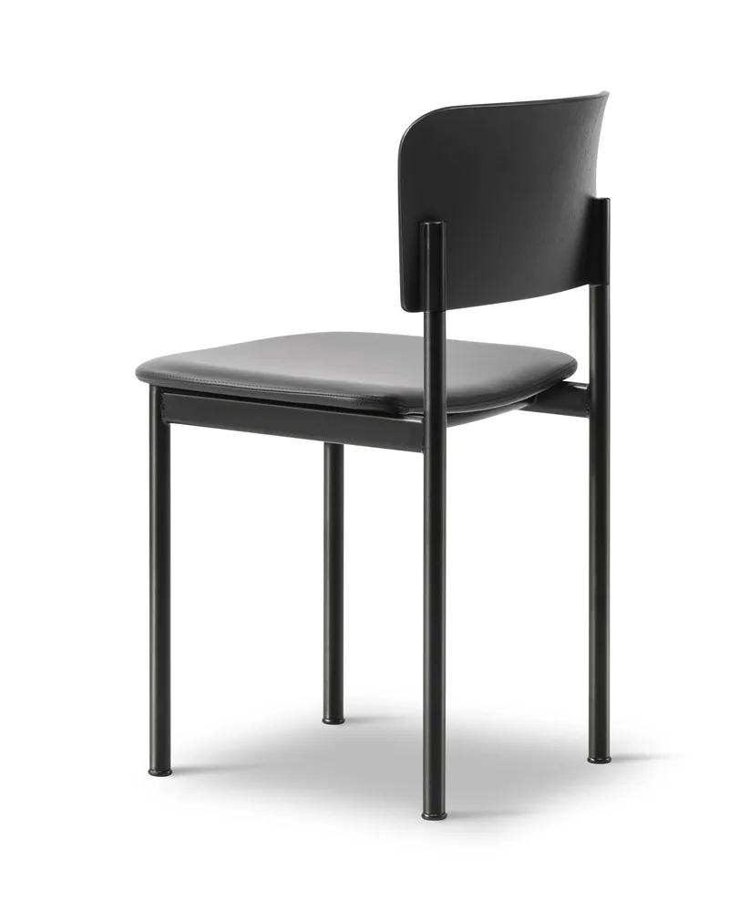 Plan Chair Seat Upholstered by Fredericia in Leather Omni 301, Black, Black ash, FSC Mix 70%, Black – product photo 3 of 4
