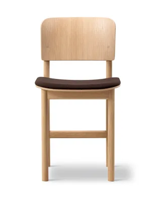 Plan Wood Chair Seat upholstered van Fredericia in Saxion 397, Oak lacquer, FSC Mix 70% – productfoto 4 van 4