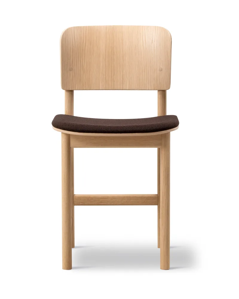 Plan Wood Chair Seat upholstered van Fredericia in Saxion 397, Oak lacquer, FSC Mix 70% – productfoto 4 van 4