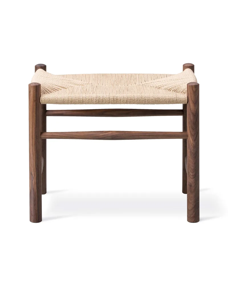 Wegner J16 Stool by Fredericia in Natural paper cord, Walnut oiled – product photo
