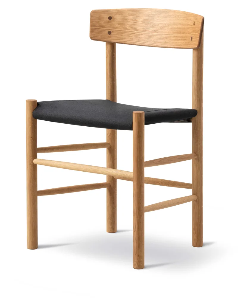 J39 Mogensen Chair Seat Upholstered van Fredericia in Black canvas, Oak oil, FSC Mix 70% – productfoto 1 van 4