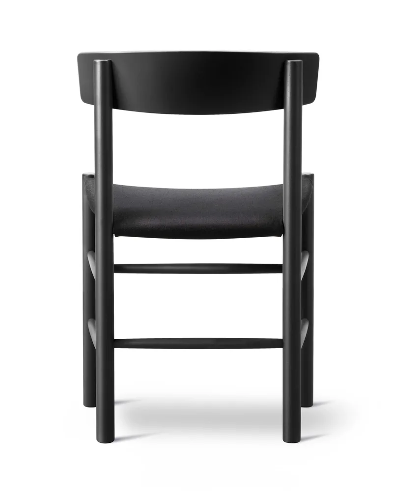 J39 Mogensen Chair Seat Upholstered van Fredericia in Black canvas, Beech black lacquer, FSC Mix 70% – productfoto 3 van 4