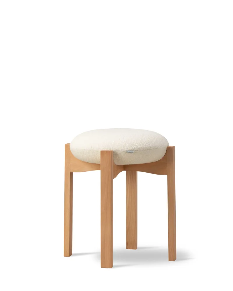 Pioneer Stool by Fredericia in Odino NE22, Off-white, Beech oil, FCS Mix 70% – product photo