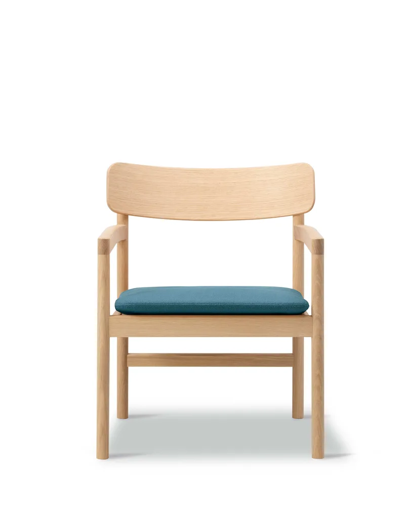 Post Lounge Chair von Fredericia in Vidar 733, Oak lacquer, FSC Mix 70%, With natural webbing – Produktfoto 4 von 4