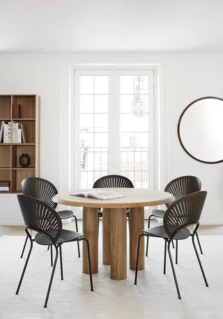 Islets Dining Table von Fredericia in Oak light oil, FSC Mix 70% – Ambientefoto 3 von 5