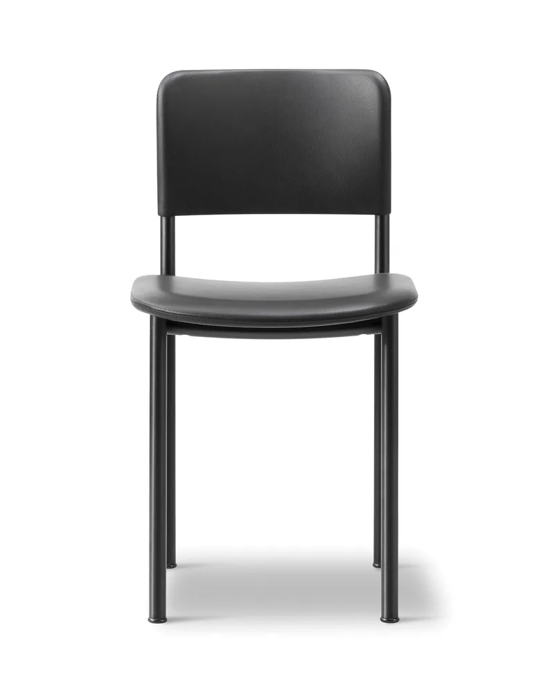 Plan Chair Fully Upholstered de Fredericia en Leather Omni 301, Black, Black – photo du produit 4 sur 4