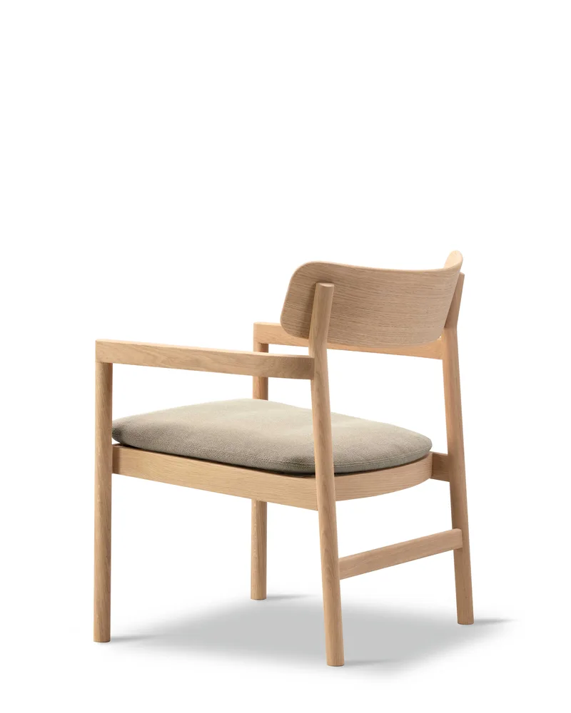 Post Lounge Chair von Fredericia in Vidar 222, Oak oil, FSC Mix 70%, With natural webbing – Produktfoto 3 von 4