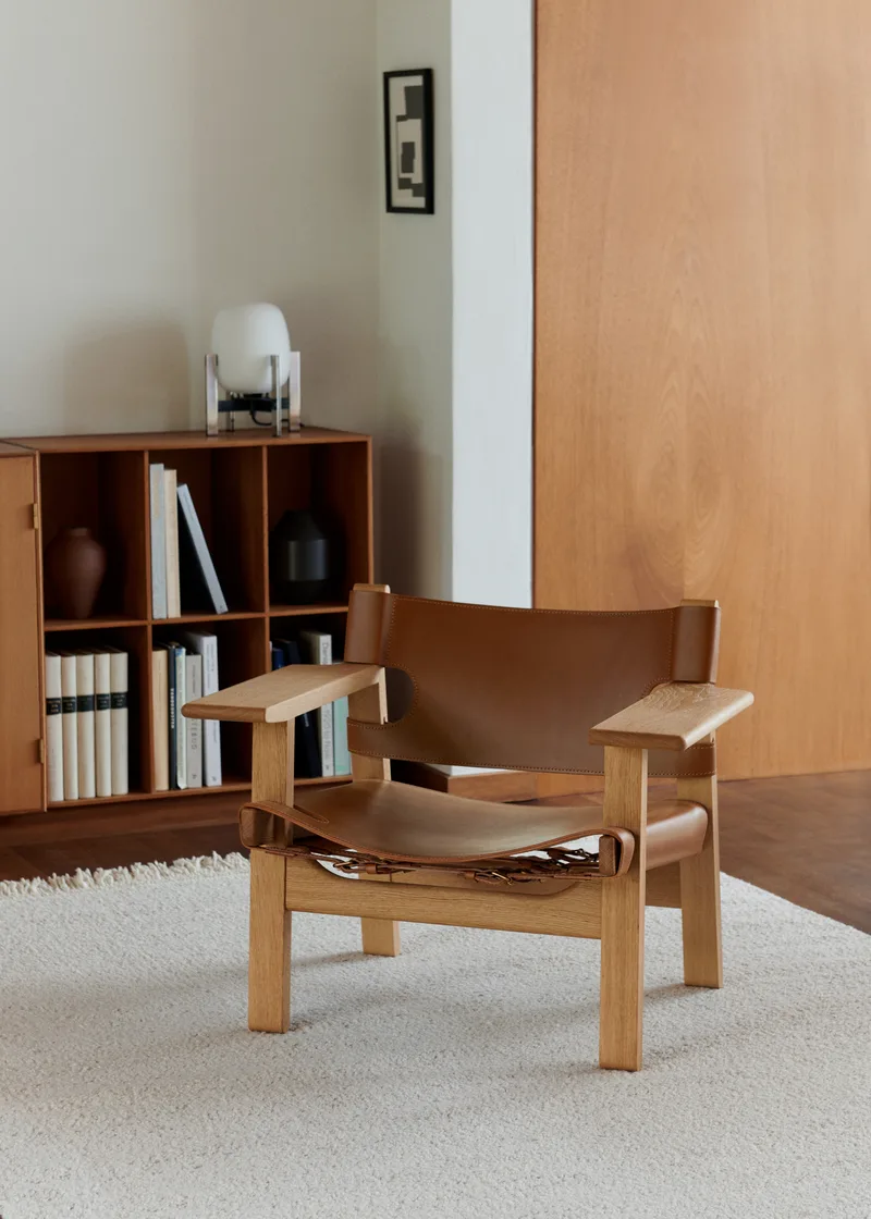 The Spanish Chair by Fredericia in Leather, cognac, Oak light oil, FSC Mix 70% – interior photo 2 of 7