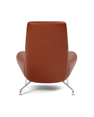 Wegner Queen Chair van Fredericia in Leather Cera 905, Russet brown, Piping as upholstery, Brushed stainless steel – productfoto 2 van 4