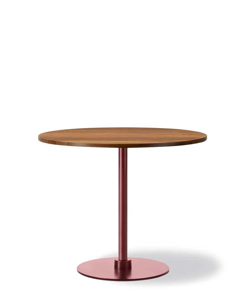 Plan Column Table Ø90 cm by Fredericia in Smoked oak, oiled, FSC Mix 70%, Bordeaux, 73 cm – product photo