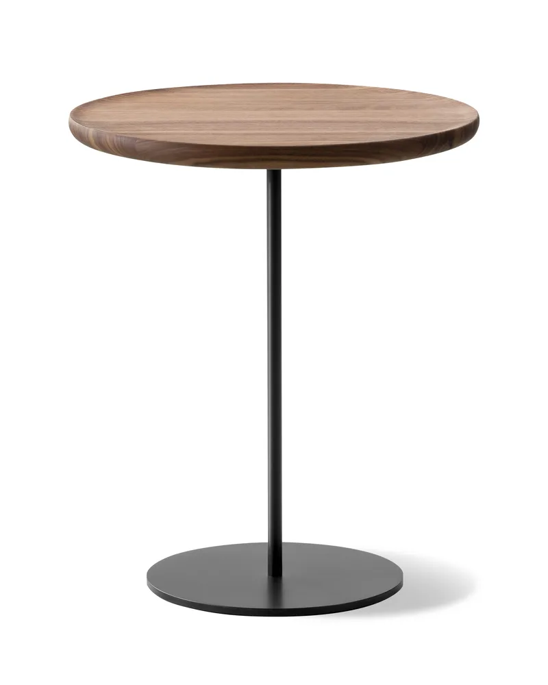 Pal Table Ø44 by Fredericia in Walnut oiled, Black lacquer, Height 52 cm – product photo