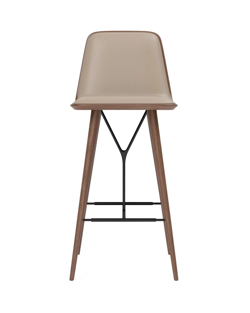 Spine Wood Base Barstool von Fredericia in Leather Omni 112, Warm grey, Smoked oak stained lacq. -black metal, FSC Mix 70%, 74 cm – Produktfoto