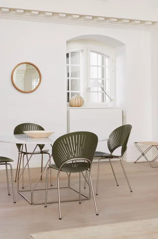 Trinidad de Fredericia en Beech khaki green, FSC Mix 70%, Chrome – photo d’ambiance 2 sur 7