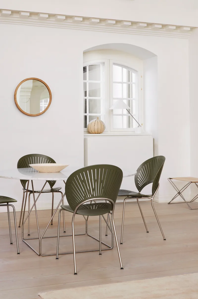 Trinidad de Fredericia en Beech khaki green, FSC Mix 70%, Chrome – photo d’ambiance 2 sur 7