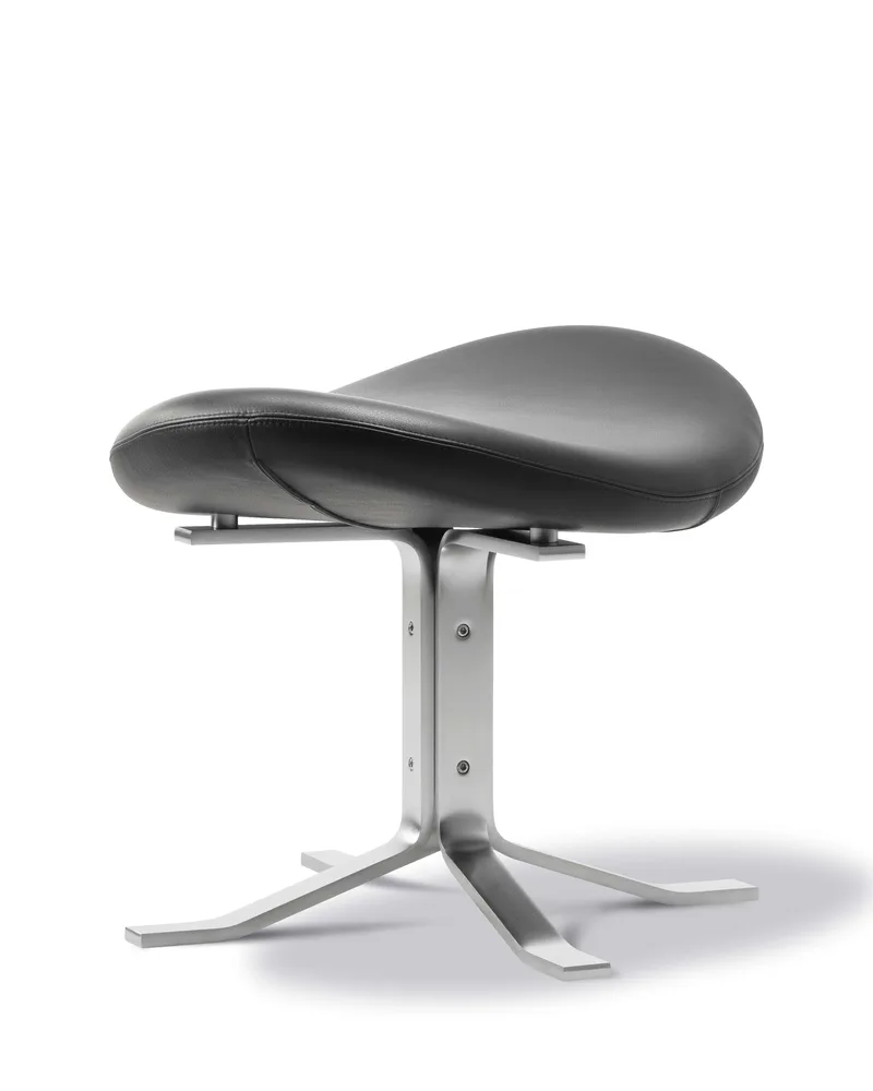 Corona Ottoman by Fredericia in Leather Omni 301, Black, Brushed steel – product photo 2 of 3