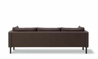 Jota Sofa on Legs, 3-pers., 231 cm von Fredericia in Technicolour 370, Oak black lacquer FSC Mix 70%, Arm cushions included – Produktfoto 2 von 4