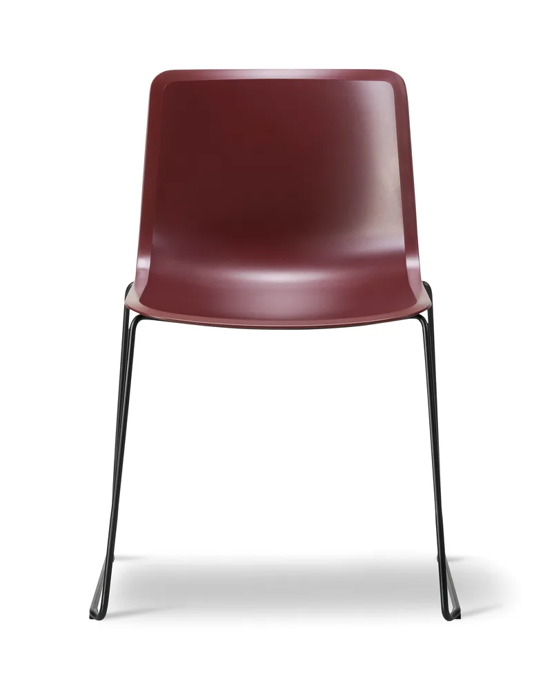 Pato Sledge by Fredericia in Dark red, Black – product photo