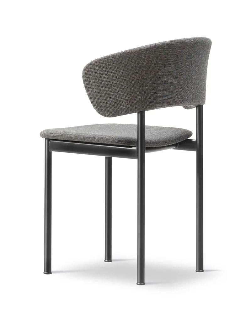 Plan Armchair van Fredericia in Re-Wool 198, Black – productfoto 2 van 4