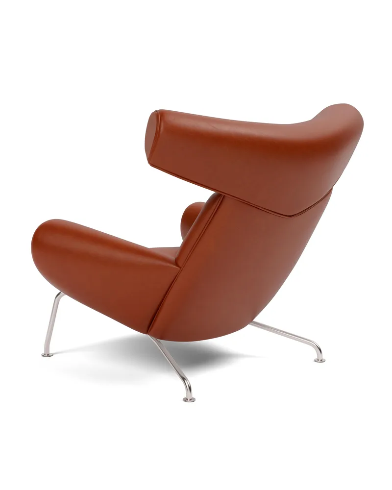 Wegner Ox Chair von Fredericia in Leather Cera 905, Russet brown, Piping as upholstery, Brushed stainless steel – Produktfoto 5 von 6