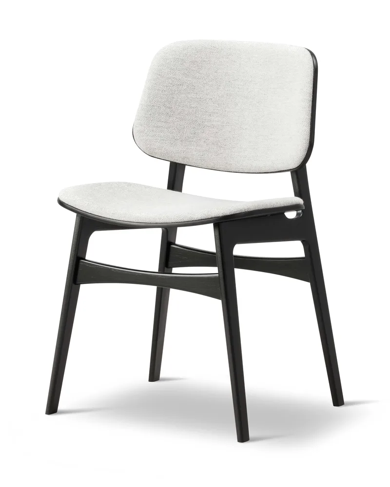 Søborg Wood Base Front upholstered von Fredericia in Hallingdal 110, Oak black lacquer, FSC Mix 70% – Produktfoto 1 von 4