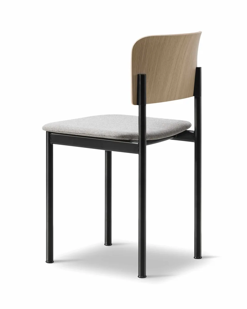 Plan Chair Seat Upholstered by Fredericia in Re-Wool 128, Oak lacquer, FSC Mix 70%, Black – product photo 3 of 4