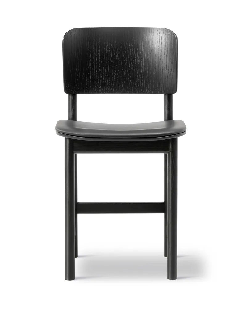 Plan Wood Chair Seat upholstered van Fredericia in Leather Omni 301, Black, Black ash, FSC Mix 70% – productfoto 4 van 4