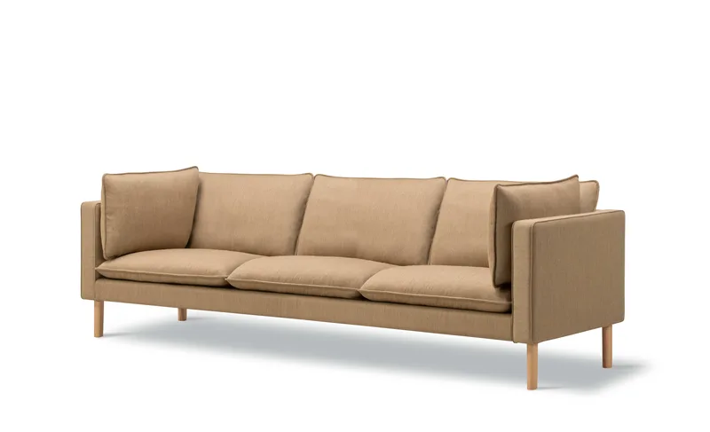 Jota Sofa on Legs, 3-pers., 231 cm von Fredericia in Mood 4104, Oak light oil, FSC Mix 70%, Arm cushions included – Produktfoto 1 von 2