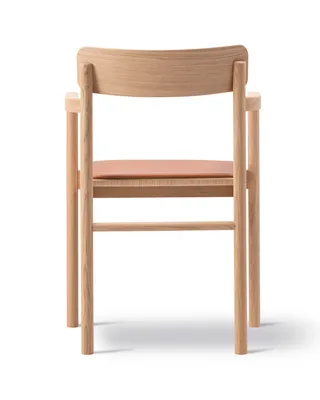 Post Chair Seat upholstered by Fredericia in Leather Max 95, Cognac, Oak light oil, FSC Mix 70% – product photo 2 of 4