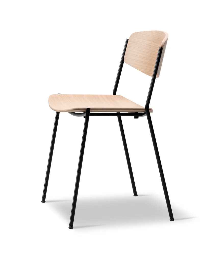 Lynderup Chair by Fredericia in Oak lacquer, FSC Mix 70%, Black lacquer – product photo 3 of 7