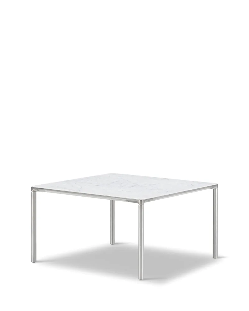 Piloti Alu, 75x75 cm van Fredericia in White Carrara, Brushed aluminium, 41 cm – productfoto 3 van 4