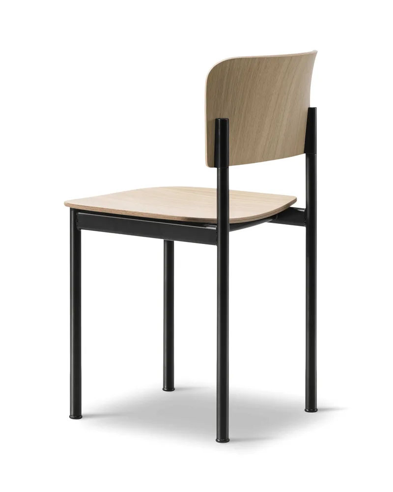 Plan Chair by Fredericia in Oak lacquer, FSC Mix 70%, Black – product photo 7 of 8