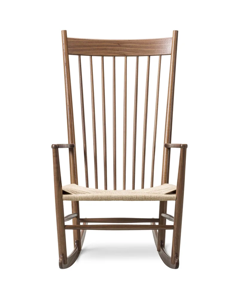 Wegner J16 Rocking Chair de Fredericia en Natural paper cord, Walnut oiled – photo du produit