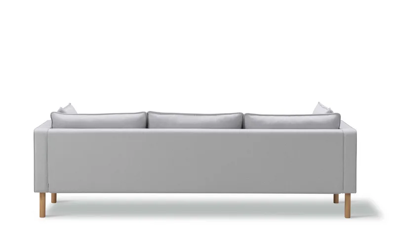 Jota Sofa on Legs, 3-pers., 231 cm by Fredericia in Twillwool 1001, Oak light oil, FSC Mix 70%, Arm cushions included – product photo 2 of 4