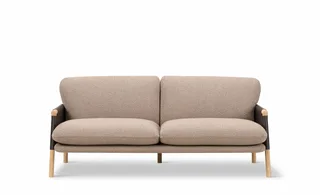 Savannah Sofa, 2 seater, 182 cm van Fredericia in Elle 280, Leather Organic 906, Mocca, Oak light oil, FSC Mix 70% – productfoto 4 van 4
