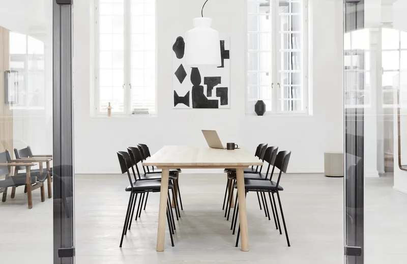 Lynderup Chair Seat upholstered by Fredericia in Leather Omni 301, Black, Black ash, FSC Mix 70%, Black lacquer – interior photo 3 of 6
