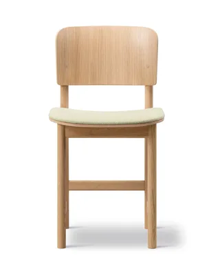 Plan Wood Chair Seat upholstered van Fredericia in Saxion 927, Oak lacquer, FSC Mix 70% – productfoto 4 van 4