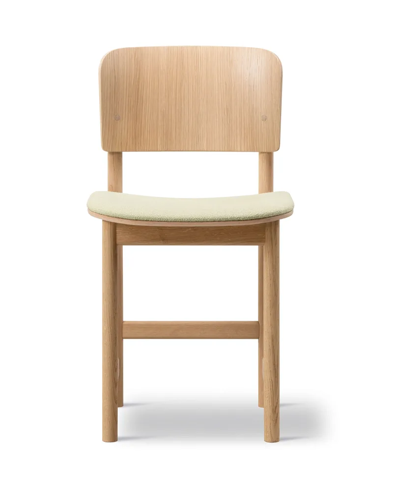 Plan Wood Chair Seat upholstered van Fredericia in Saxion 927, Oak lacquer, FSC Mix 70% – productfoto 4 van 4