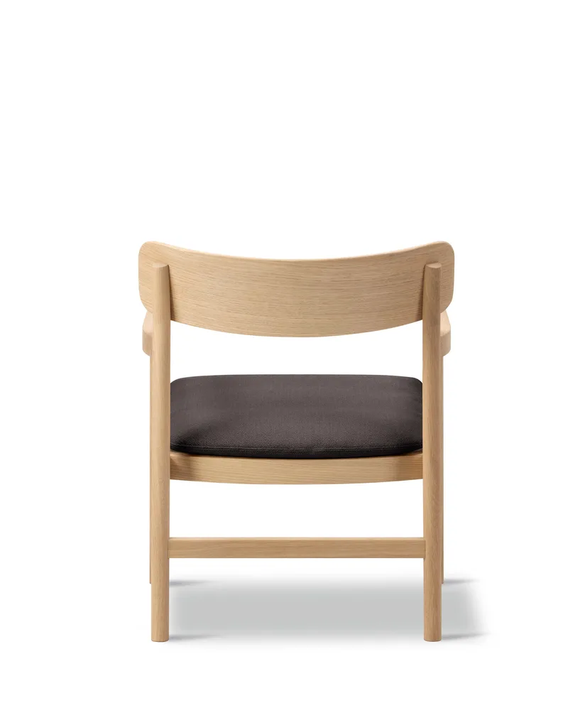 Post Lounge Chair von Fredericia in Vidar Duo 198, Oak black lacquer, FSC Mix 70%, With black webbing – Produktfoto 1 von 4