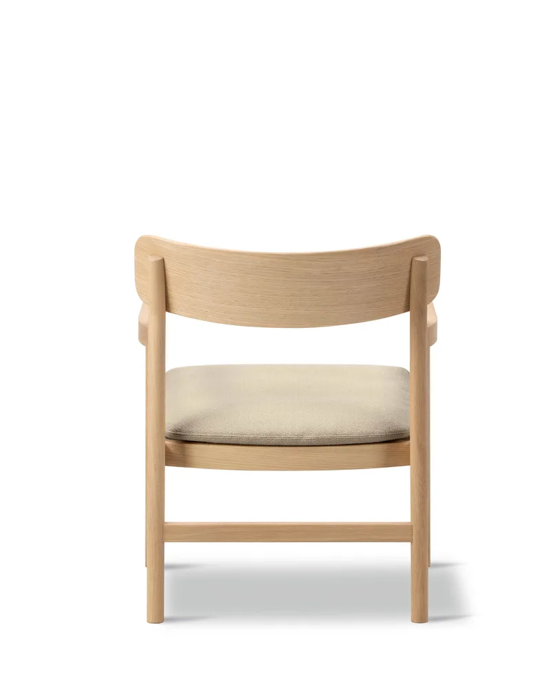 Post Lounge Chair von Fredericia in Vidar 222, Oak oil, FSC Mix 70%, With natural webbing – Produktfoto 2 von 4