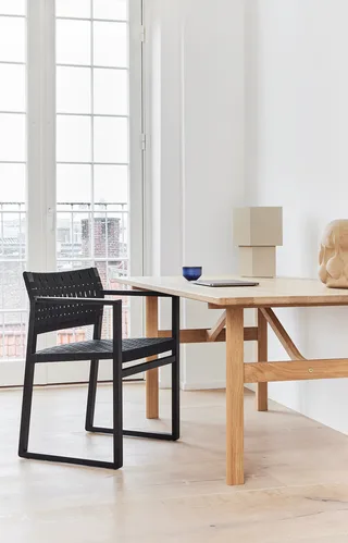 BM62 Armchair Linen Webbing by Fredericia in Oak black lacquered, Linen webbing black – interior photo 1 of 5