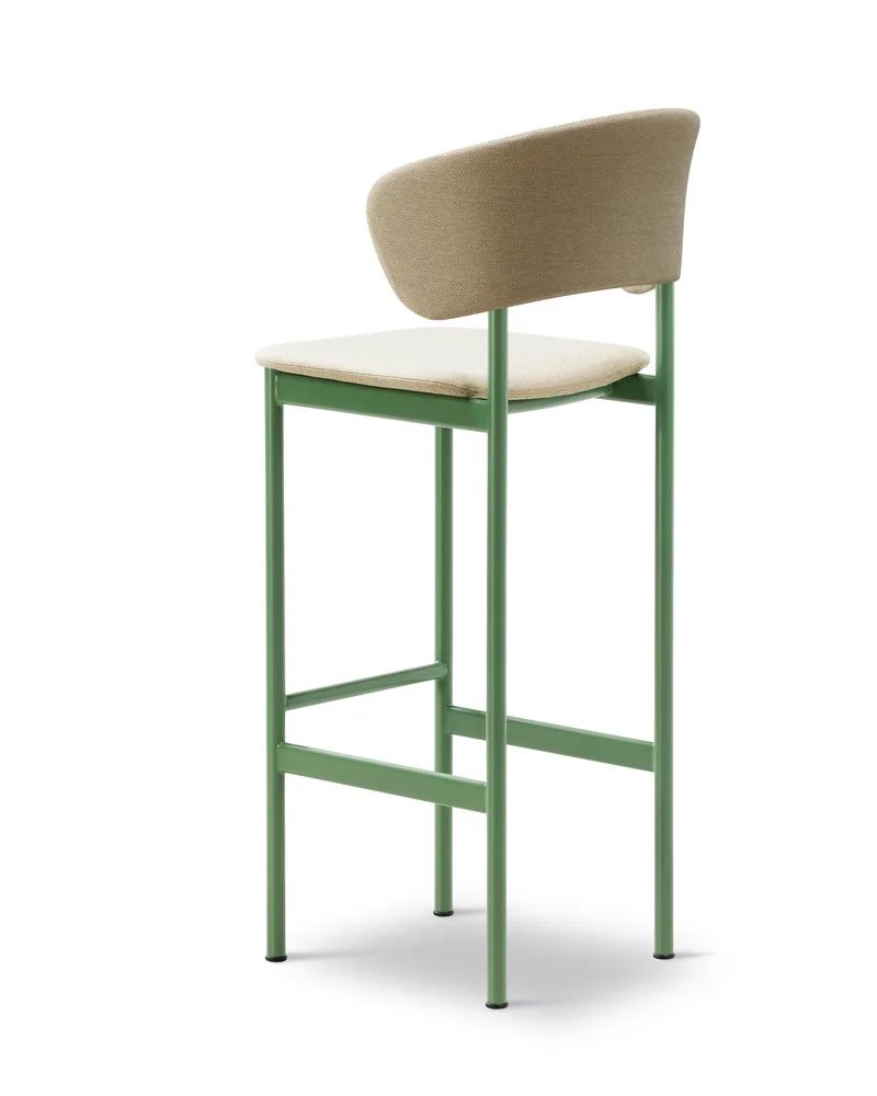 Plan Arm Barstool de Fredericia en Steelcut Quartet 924, Modernist green, Sh 78 cm – photo du produit 3 sur 4