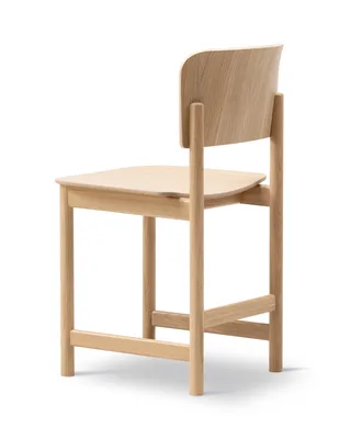 Plan Wood Chair by Fredericia in Oak lacquer, FSC Mix 70% – product photo 3 of 4
