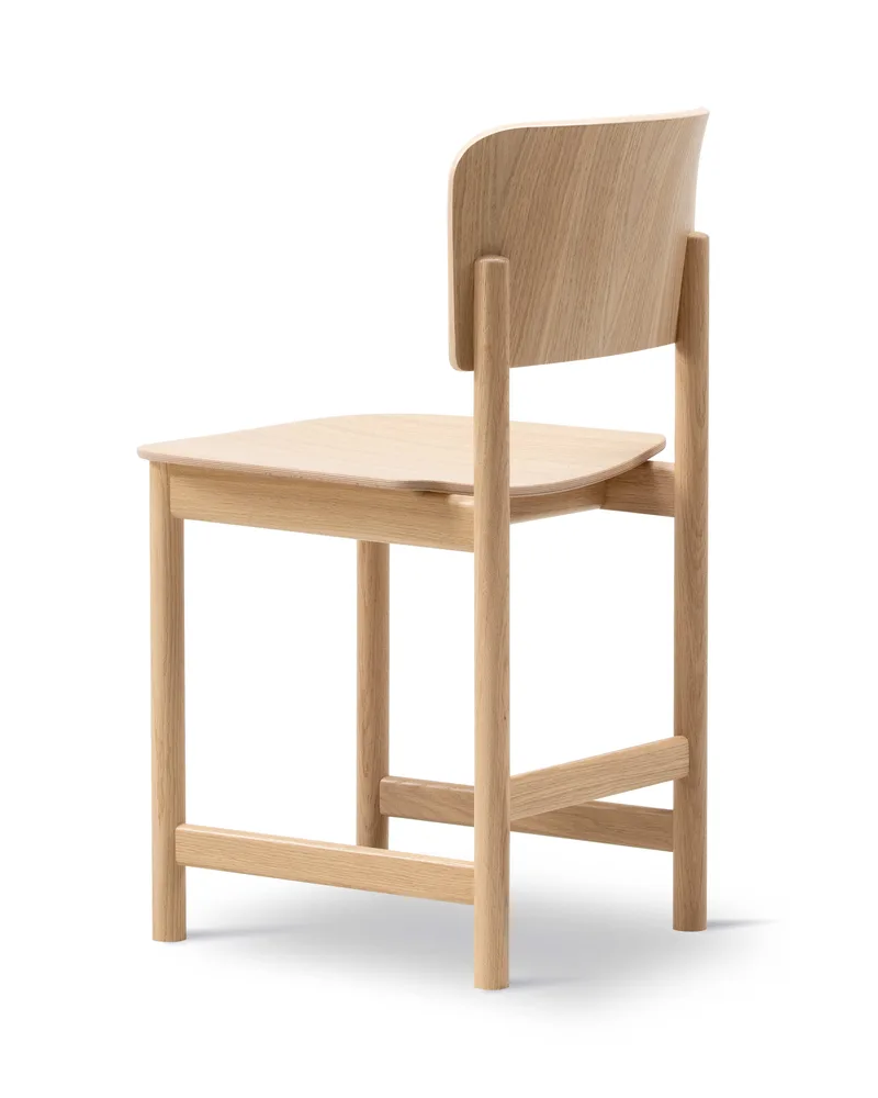 Plan Wood Chair by Fredericia in Oak lacquer, FSC Mix 70% – product photo 3 of 4