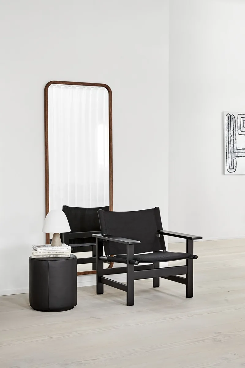 The Canvas Chair de Fredericia en Black canvas, Oak black lacquer, FSC Mix 70% – photo d’ambiance 1 sur 6