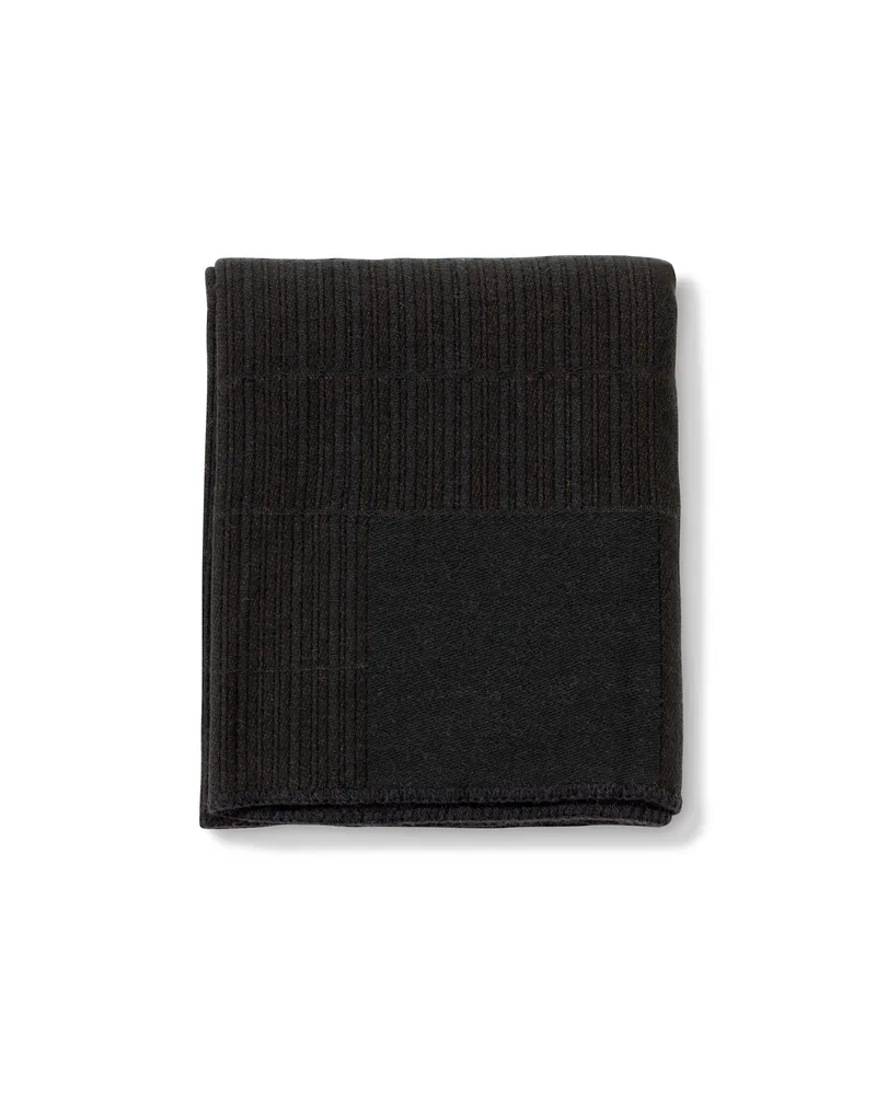 Grid Throw van Fredericia in Black tone in tone – productfoto
