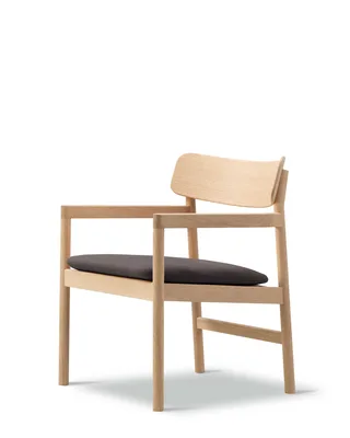 Post Lounge Chair von Fredericia in Vidar Duo 198, Oak black lacquer, FSC Mix 70%, With black webbing – Produktfoto 2 von 4