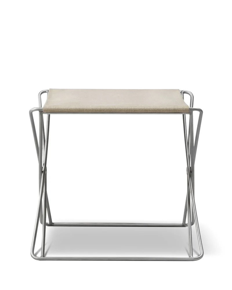 JG Folding Stool de Fredericia en Natural canvas, Brushed stainless steel – photo du produit 3 sur 5