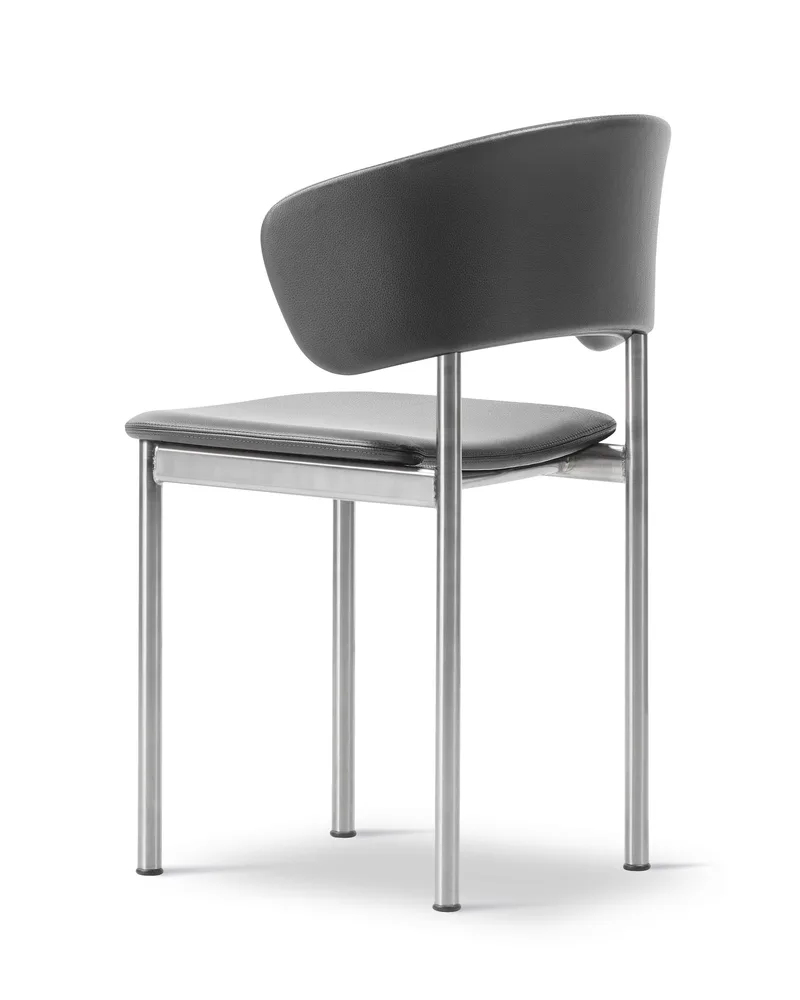 Plan Armchair de Fredericia en Leather Omni 301, Black, Brushed steel – photo du produit 3 sur 4