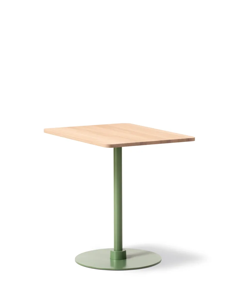 Plan Column Table 60x70 cm van Fredericia in Oak light oil, FSC Mix 70%, Modernist green, 73 cm – productfoto 1 van 2