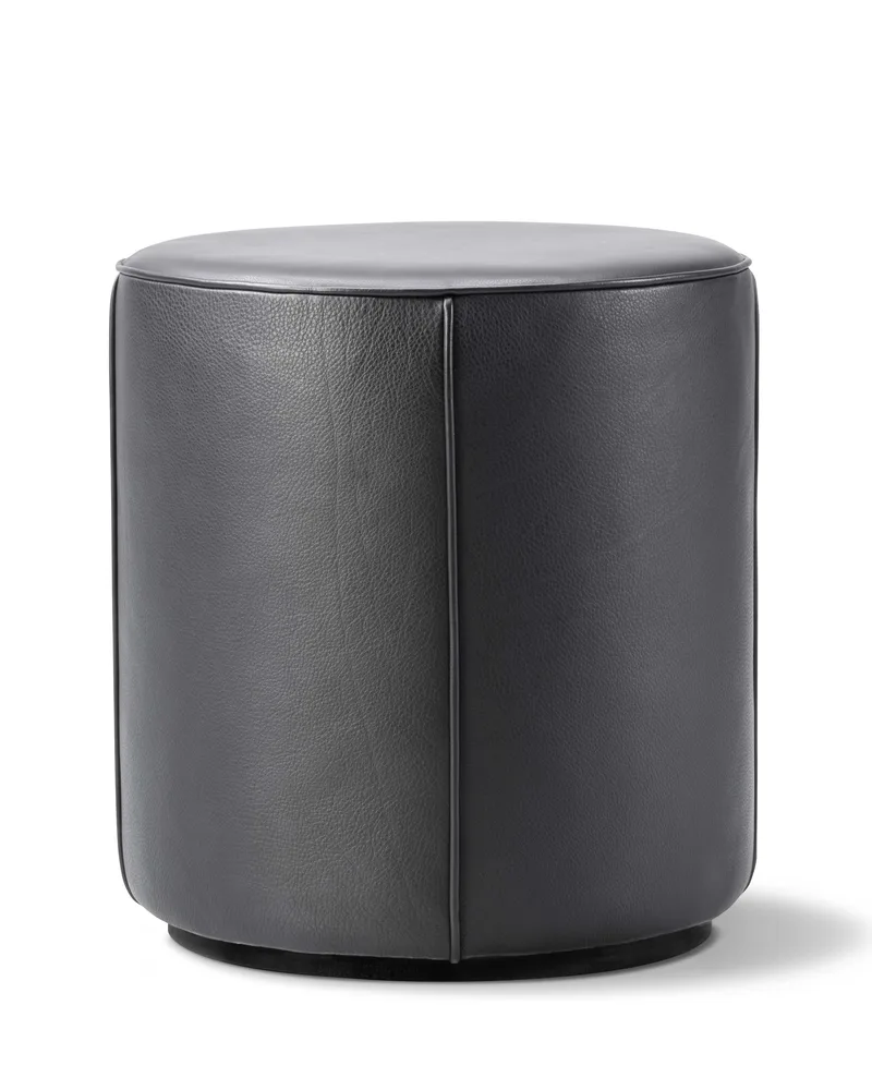 Mono Pouf Ø39 by Fredericia in Leather Omni 301, Black – product photo